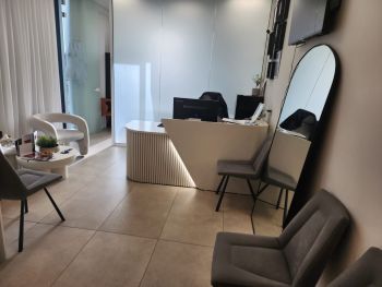 בקליניקת L.A Aesthetics נס ציונה, ד"ר עמית ליבוביץ – מומחה להזרקות אסתטיות 